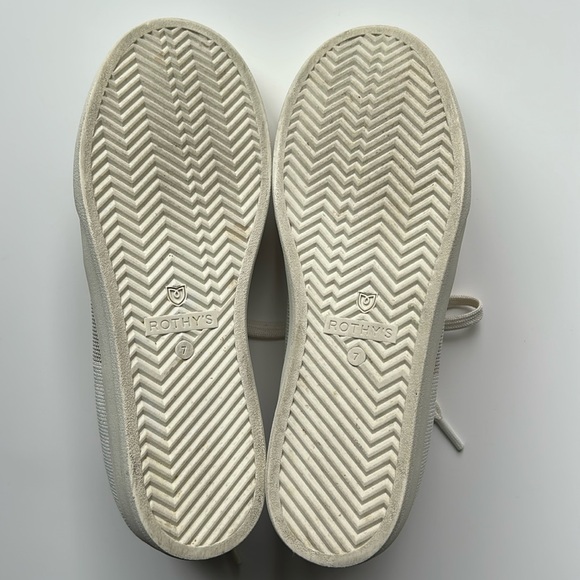 Rothys Limited Edition Gold Metallic Lace up Sneakers - Size 7 - Picture 9 of 13